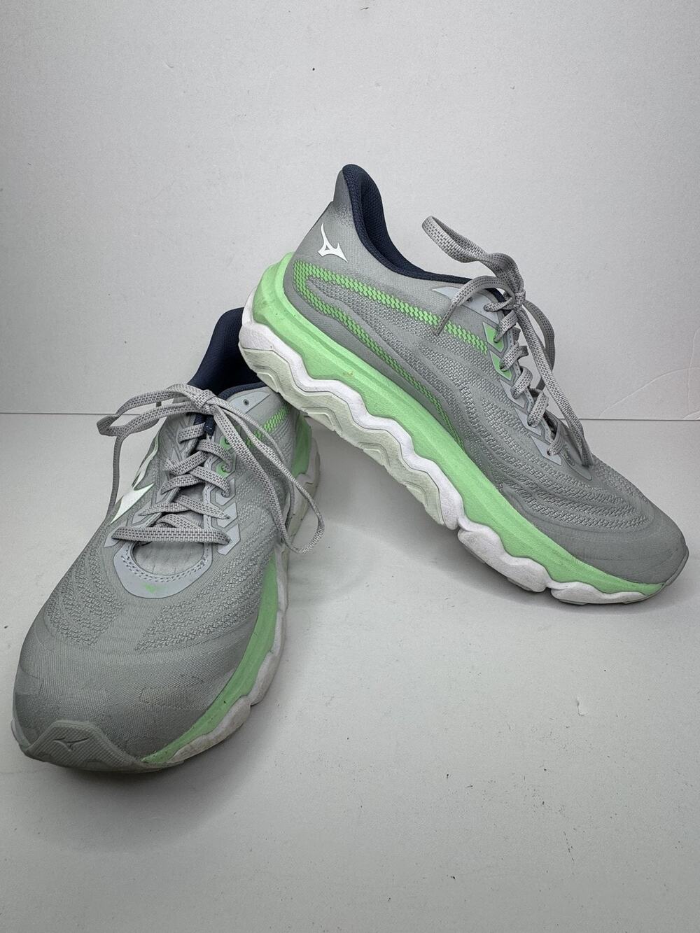 Mizuno Wave Horizon 6 Running Shoes Womens Size 10.5 Gray Green Sneakers